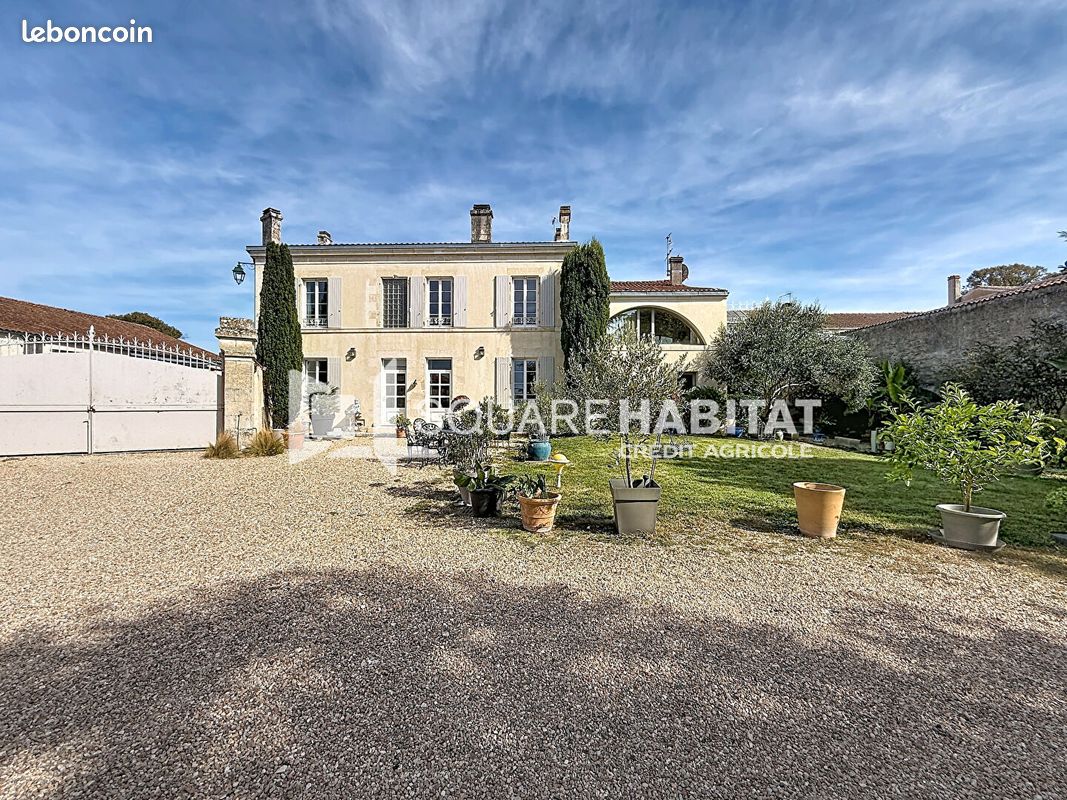Maison 9 pièces 356 m² · à Saint-Georges-du-Bois · 356 m² · 836 000 €