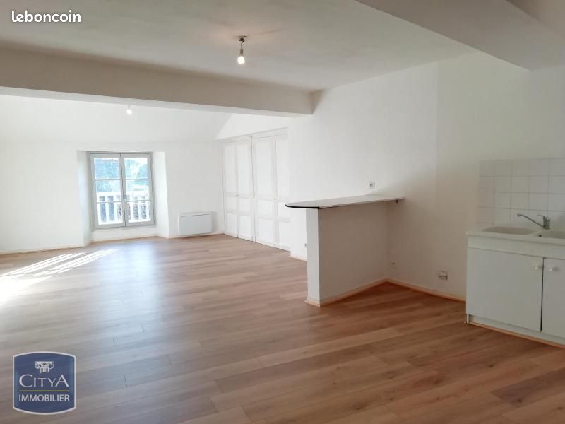 Appartement 1 pièce 42 m² · à Chinon · 42 m² · 325 €
