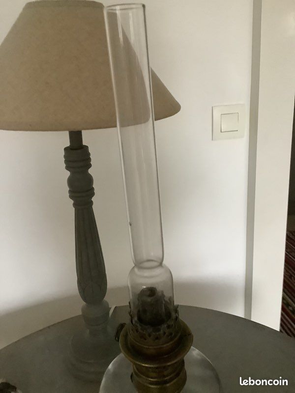 Lot De 2 : Petite Lampe à Pétrole Décorative En Verre Dépoli + Entonnoir - Doré