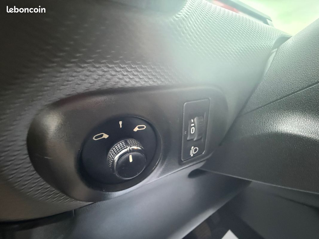 CITROEN C4 CACTUS 1.2I 110 CV - 12V TURBO S&S SHINE 2018 (image 28)