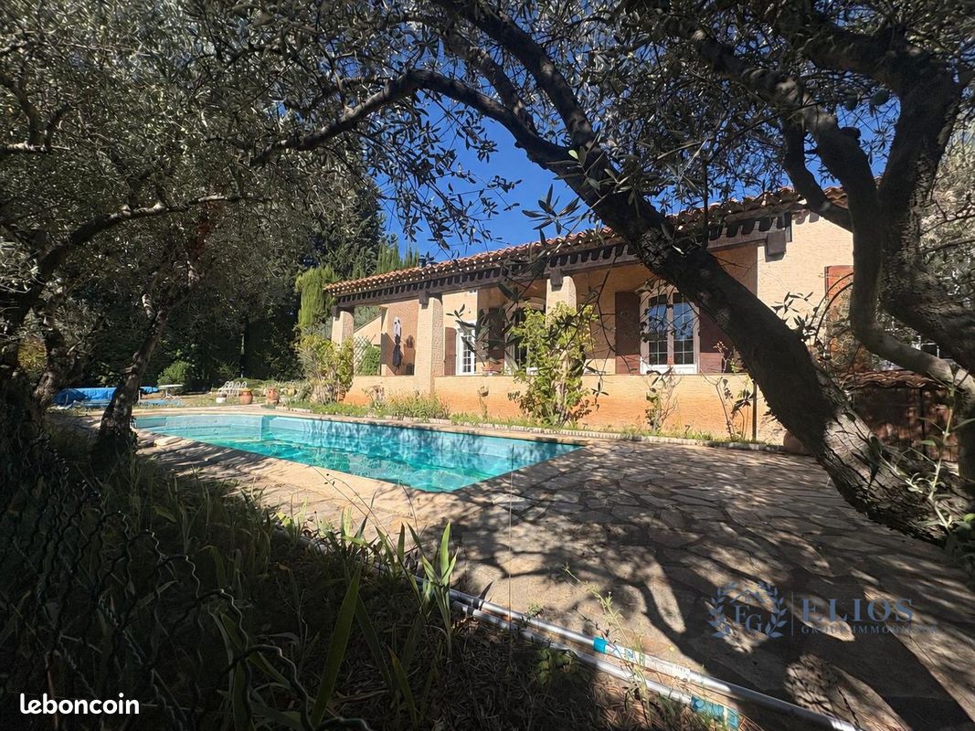 Maison 7 pièces 162 m² · à Saint-Zacharie · 162 m² · 588 000 €
