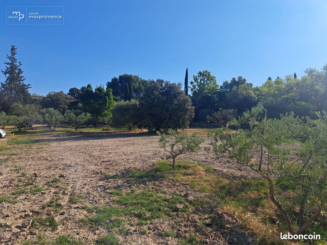 Terrain 780 m² · à Lagnes · 260 000 €