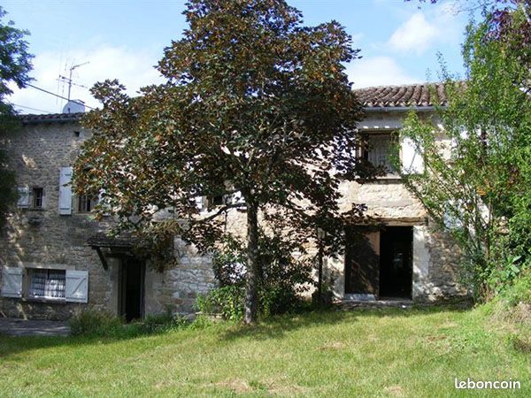 Maison 6 pièces 140 m² · à Sainte-Cécile-du-Cayrou · 140 m² · 170 000 €