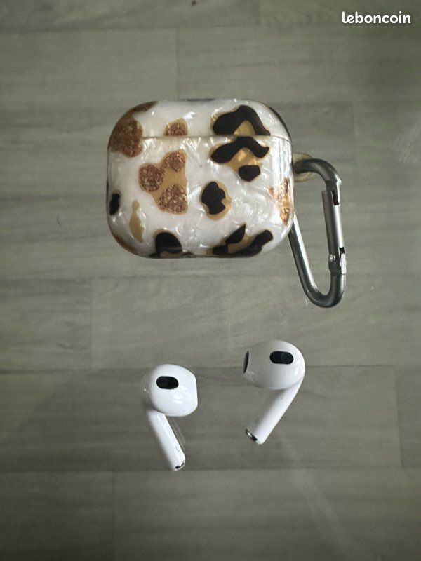 AirPods 3 (image 6)