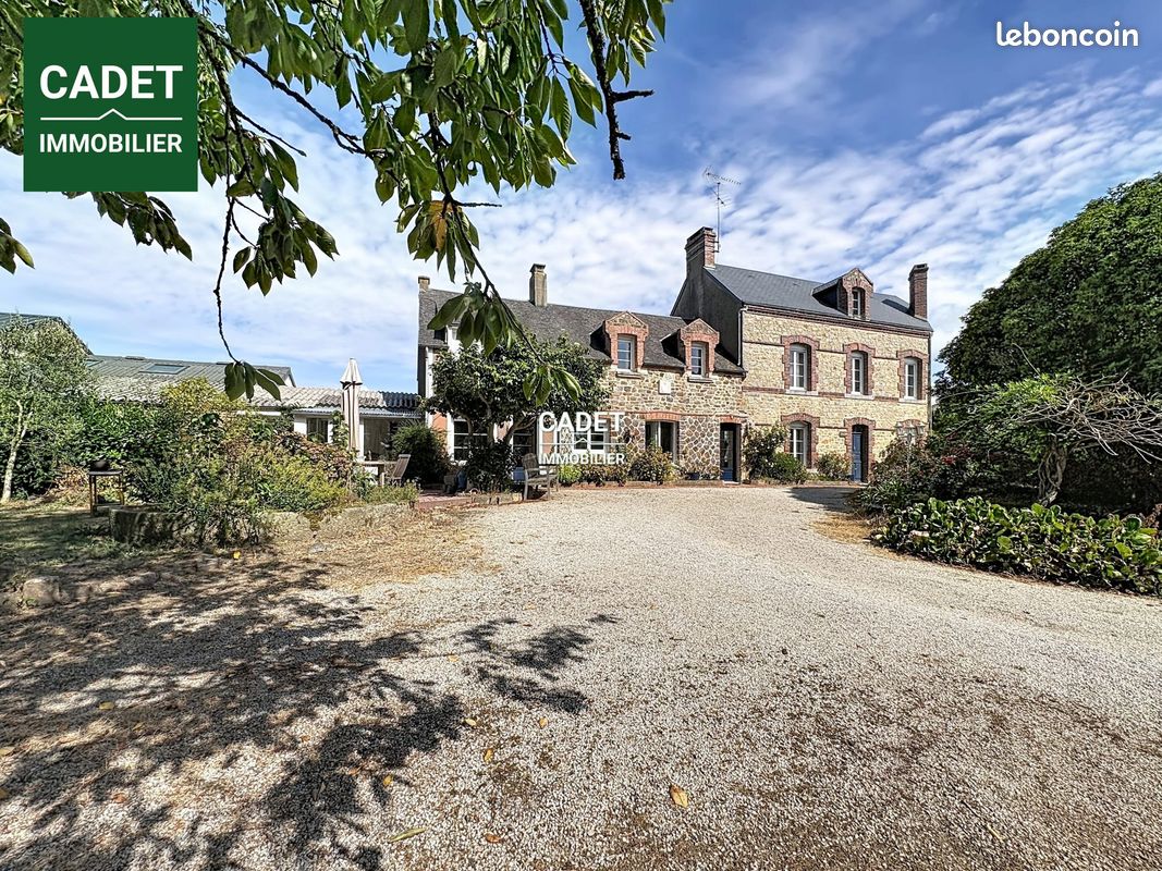 Maison 7 pièces 219 m² · à La Haye-Pesnel · 219 m² · 489 500 €
