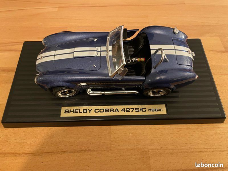 Shelby Cobra 427 S/C 1964 – ROAD TOUGH – Échelle 1/18 – Maquette Métal Bleue – Neuve En Boîte