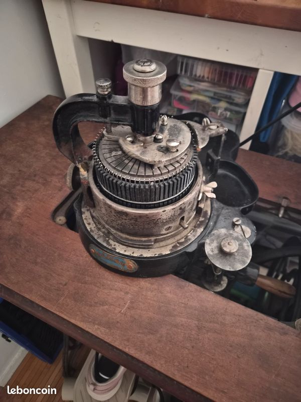 Machine a tricoter chaussette ancienne (image 1)