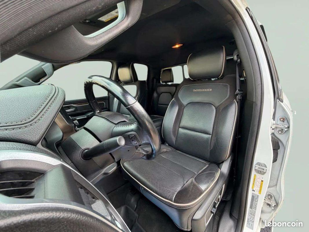 Dodge RAM Dodge RAM 1500 * 5.7 V8 HEMI * 401 ch * CarPlay * Caméra * Attelage * Cuir/Alcantara * Sièges Ventilés (image 6)