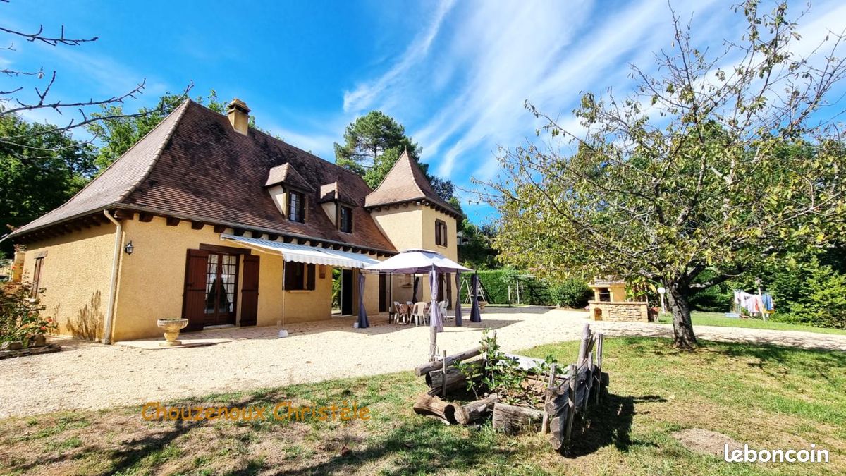 Maison 12 pièces 250 m² · à Sarlat-la-Canéda · 250 m² · 450 000 €