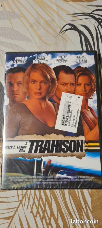Thriller action : Trahison dvd neuf (image 1)