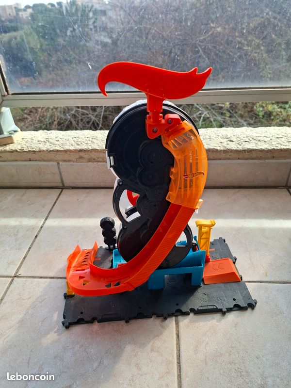 Circuit Hot Wheels City - Garage Boutique De Pneus Avec Voitures - Occasion En Très Bon état