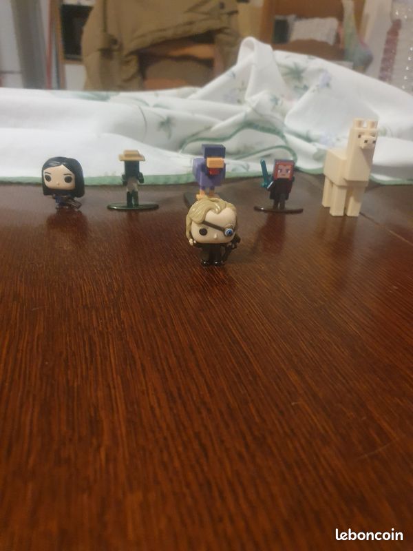 Un lot de figurine (image 1)