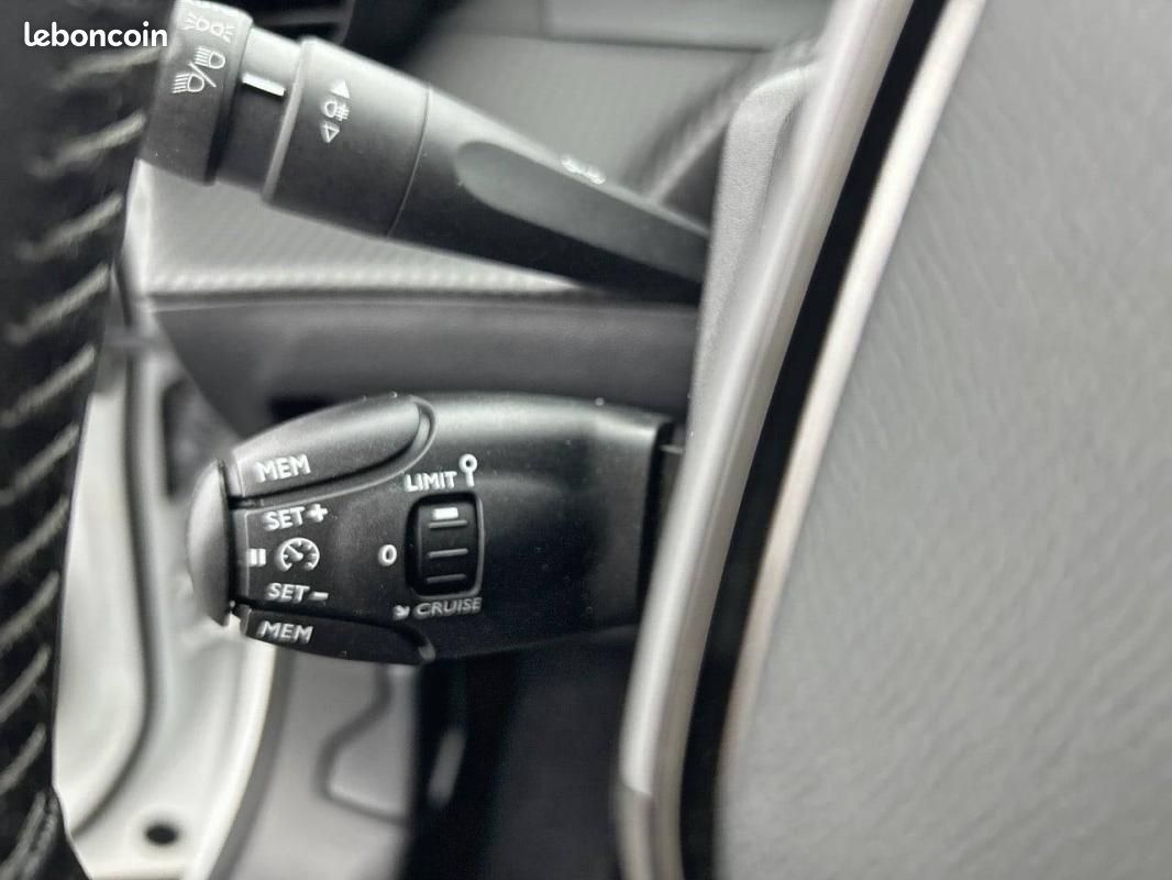 Peugeot 2008 PureTech 100 S&S BVM6 - Active (image 21)
