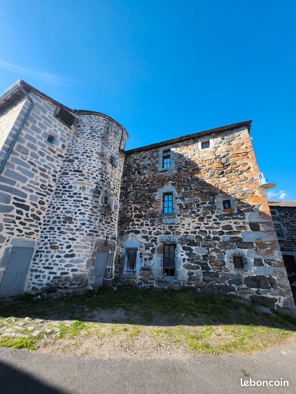 Maison 6 pièces 150 m² · à Montusclat · 150 m² · 46 000 €