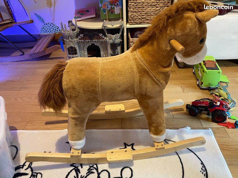 Cheval à bascule en peluche et bois Jeux Jouets