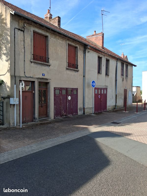 Immeuble 14 pièces 250 m² · à Commentry · 250 m² · 71 000 €