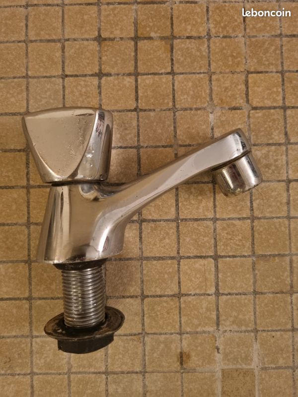 Robinet lave-mains eau froide (image 1)