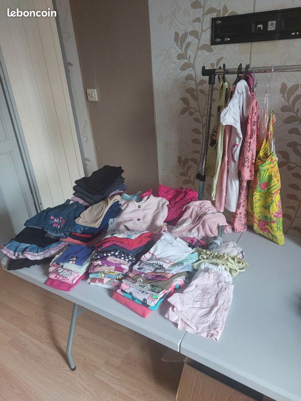 Lot De Vêtements Pour Petite Fille - Taille 1,5 à 2 Ans - Très Bon état