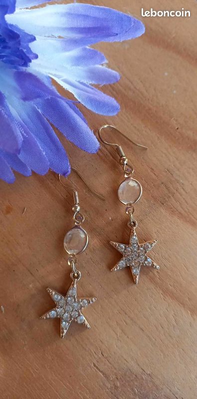 Boucles d'oreilles étoile dorée avec strass (fêtes) - Neuves (image 2)