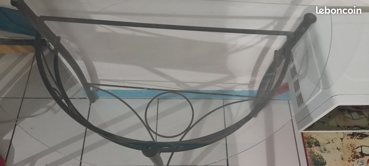 Table en verre (image 1)