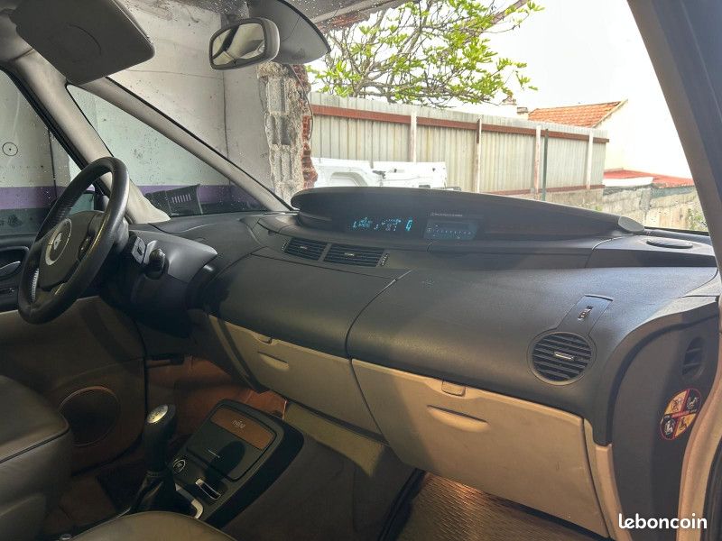Renault ESPACE IV 2.0 DCI 175CH FAP INITIALE BVA (image 21)