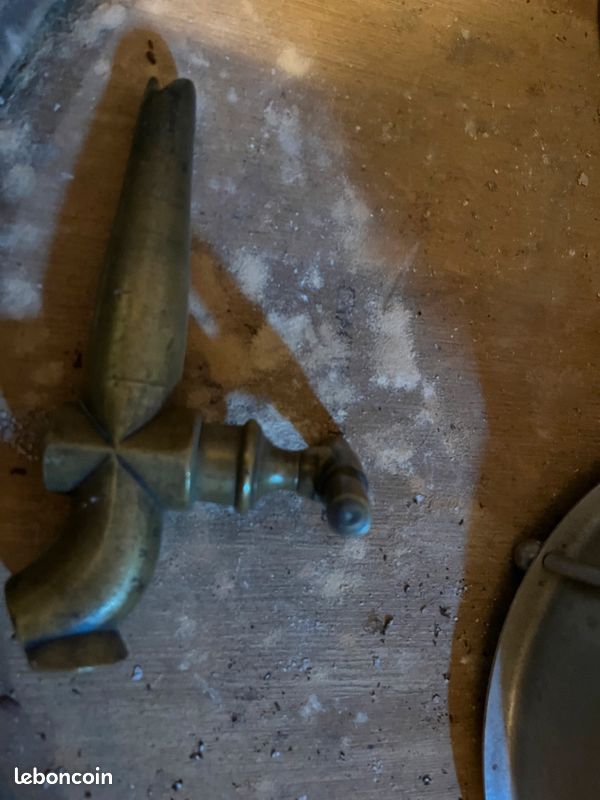 Robinet ancien (image 1)