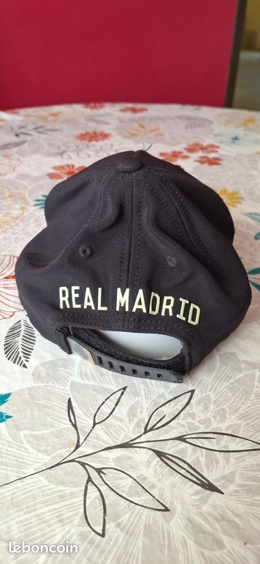 Casquette Real Madrid Femme N°7 - Grise Avec Blason Blanc Officielle