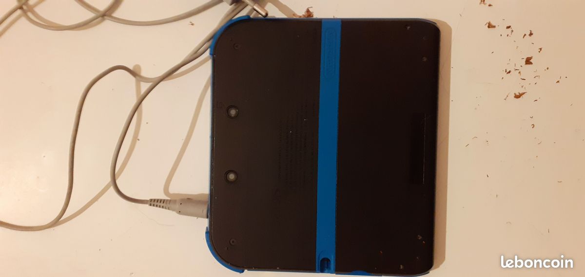 Nintendo 2ds avec jeu new super mario bros 2 et chargeur. Tres bon etat (image 1)