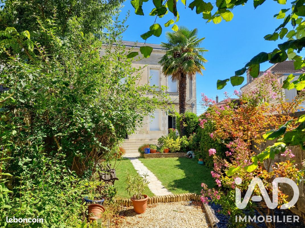 Maison 9 pièces 231 m² · à Cognac · 231 m² · 399 500 €