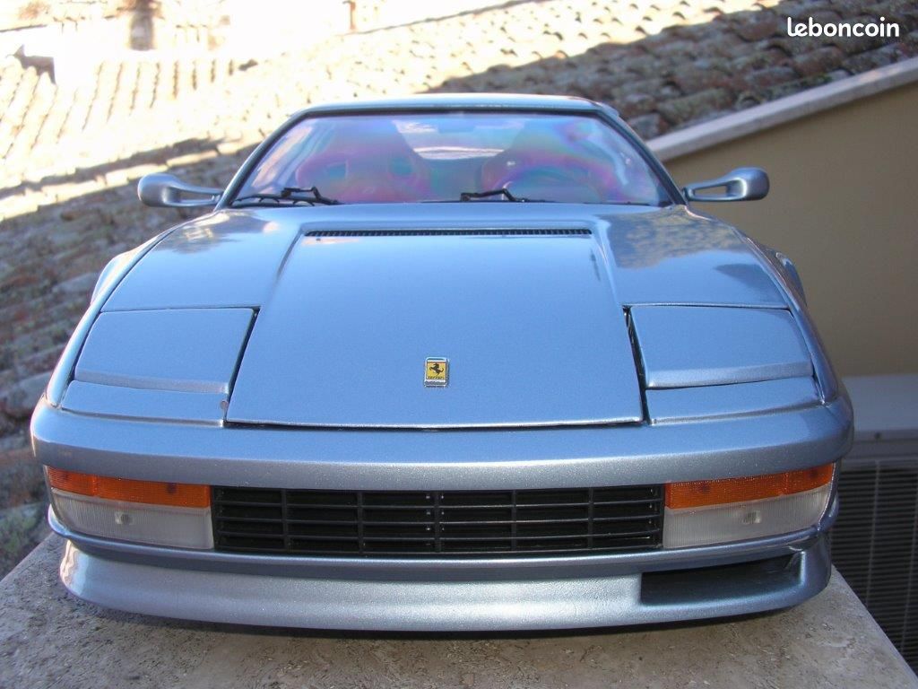 Pocher Ferrari Testarossa cabriolet 1/8 schaalmodellen (image 15)