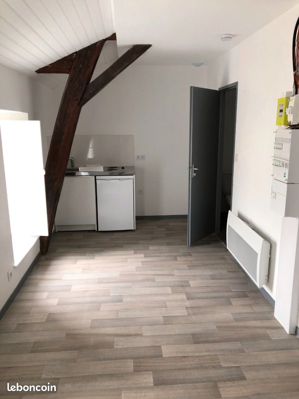 Appartement 1 pièce 25 m² · à Fontenay-le-Comte · 25 m² · 330 €