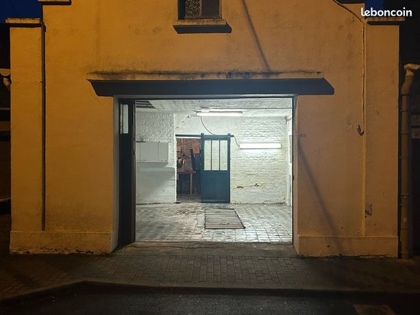 Garage 2 voitures avec fosse et électricité compris