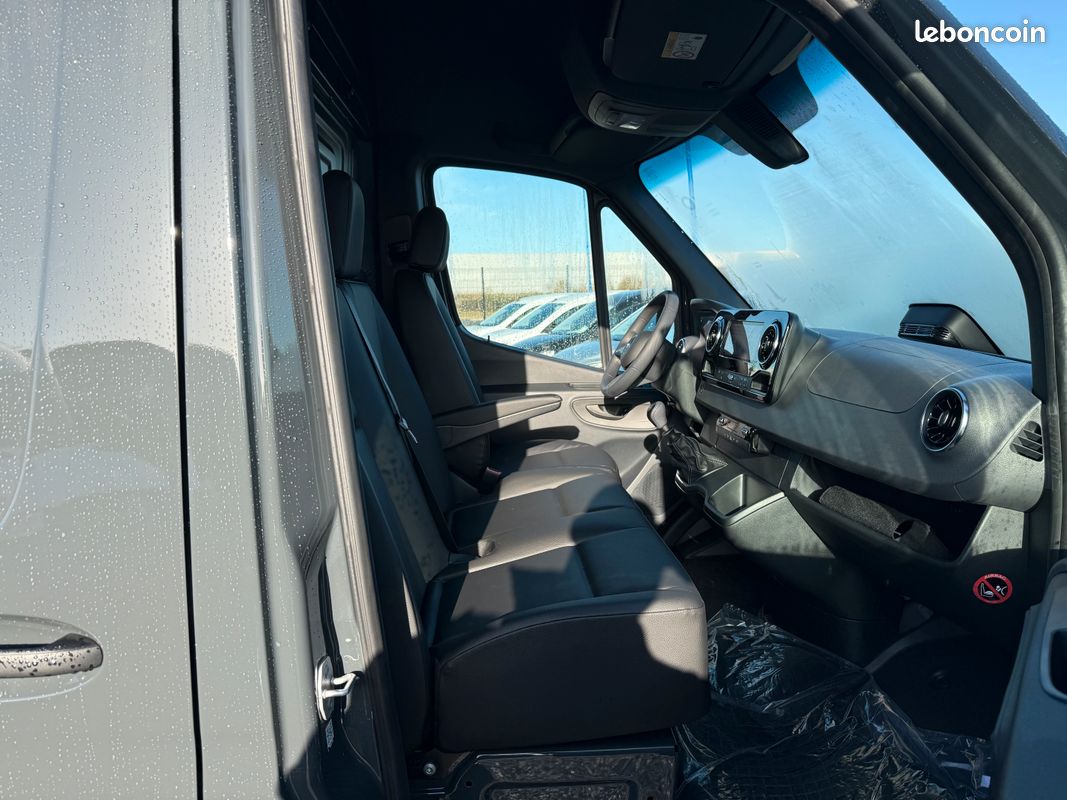 36 990 HT Mercedes SPRINTER 315 CDI 150CH 37S L2H2 680 Euro(s)HT/Mois (image 4)