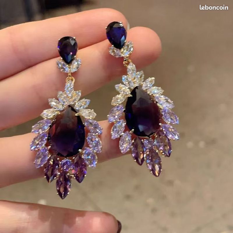 Boucles d'oreilles en forme de larme violettes dégradées avec zircon (image 4)