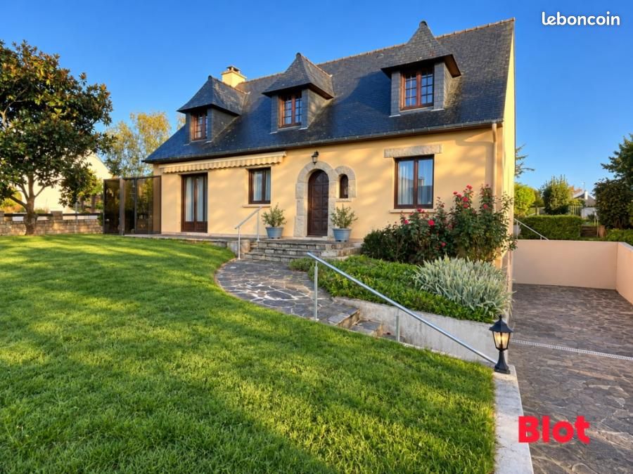 Maison 8 pièces 159 m² · à Chartres-de-Bretagne · 159 m² · 378 000 €