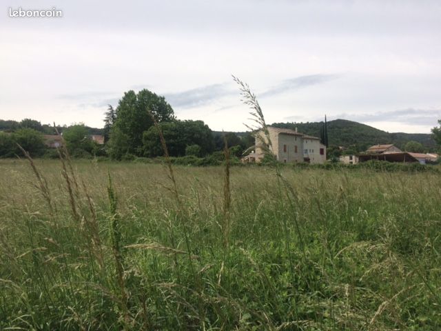 Vallon pont d'arc terrain avec permis purgé de tout droit · à Vallon-Pont-d'Arc · 76 200 €