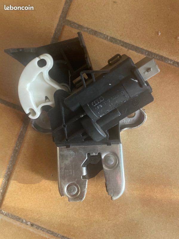 Audi A8 S8 D3 4E Serrure de loquet coffre 4F5827505D (image 1)