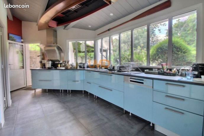Maison 8 pièces 216 m²