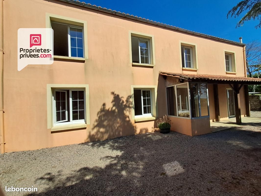 Maison 11 pièces 187 m² · à Fontenay-le-Comte · 187 m² · 310 000 €