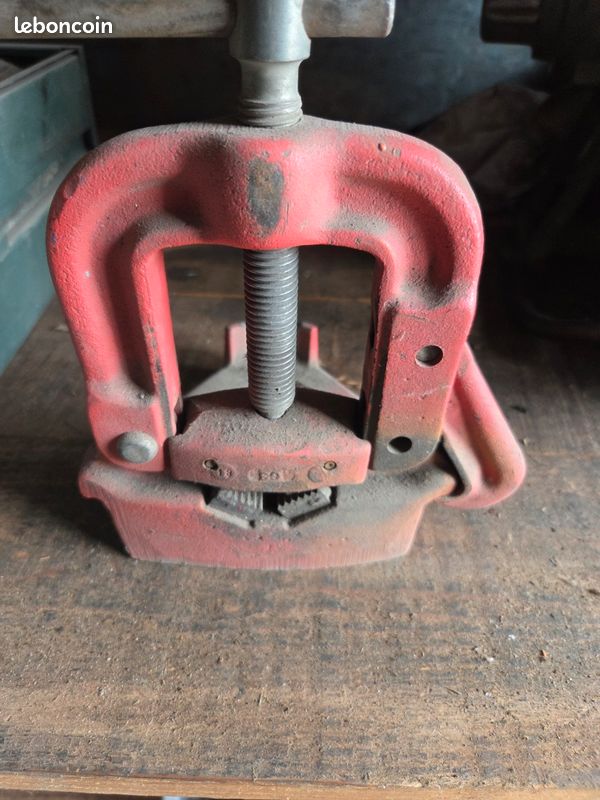 Etau pour tube (image 1)