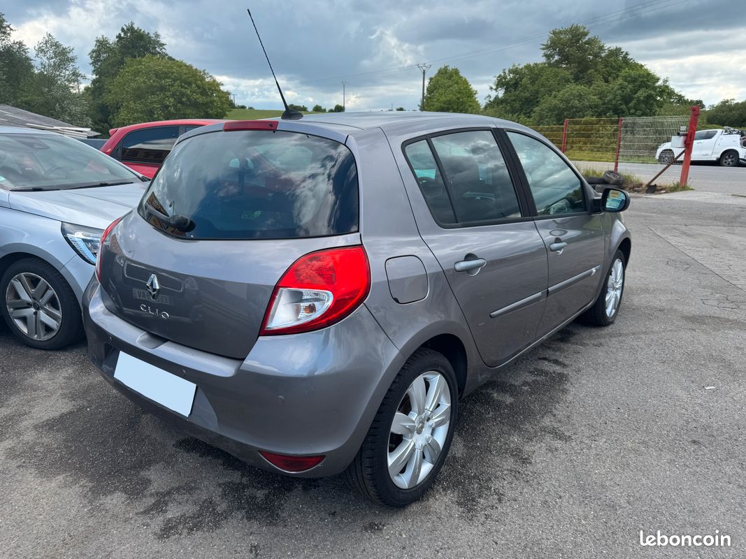 Renault clio iii ph2 1.5 dci 85 exception tomtom gris (image 3)