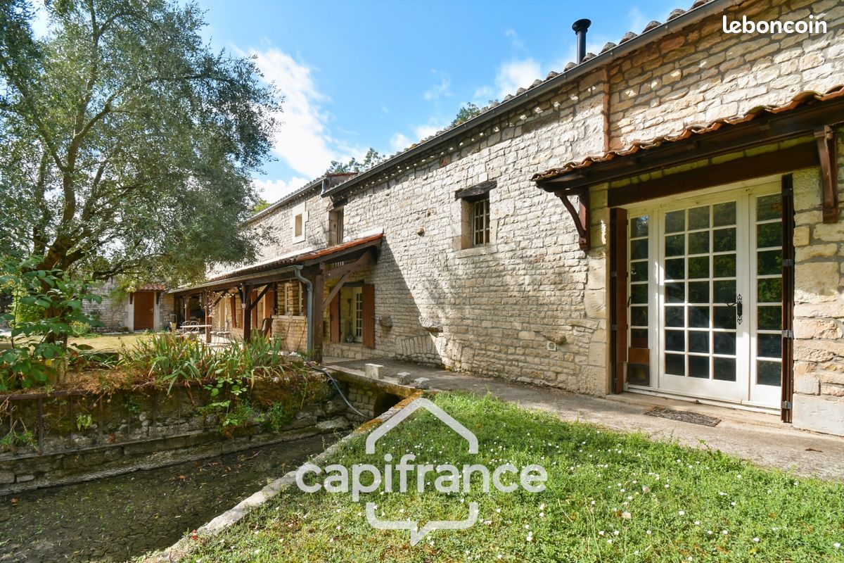 Maison 12 pièces 309 m² · à Saint-Séverin-sur-Boutonne · 309 m² · 420 000 €