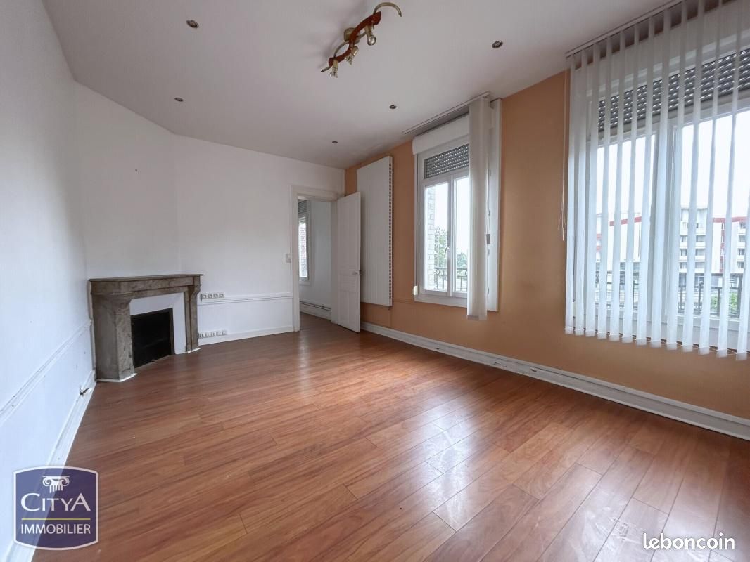 Maison 10 pièces 200 m² · à Saint-Quentin · 200 m² · 145 000 €