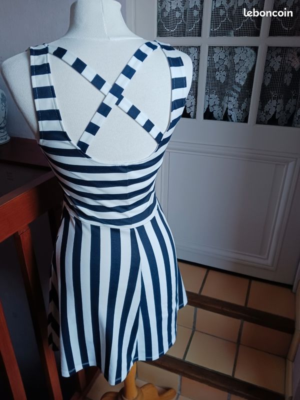 Robe en jersey rayé pour femmes en Bleu