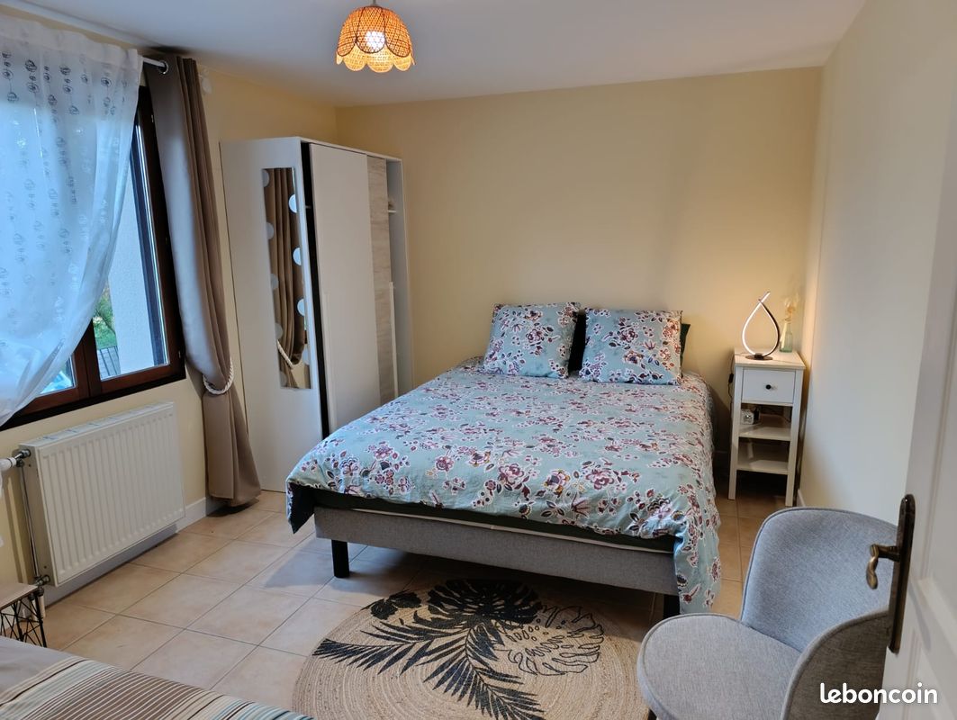 Logement 4 pers. 2 chambres Piscine privée Parc 1,2ha Parking attenant dans la propriété (image 11)