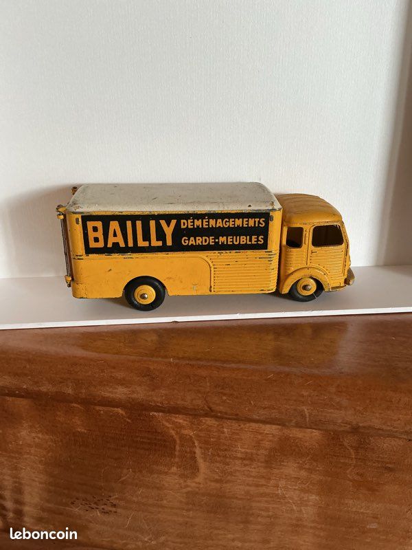 DINKY TOYS ANCIEN CAMION SIMCA CARGO DEMENAGEUR  BAILLY  référence 33 AN