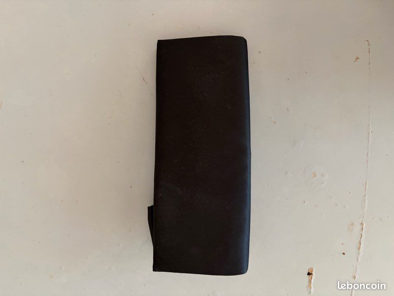 Vends pochette noire de marque 123 (image 2)