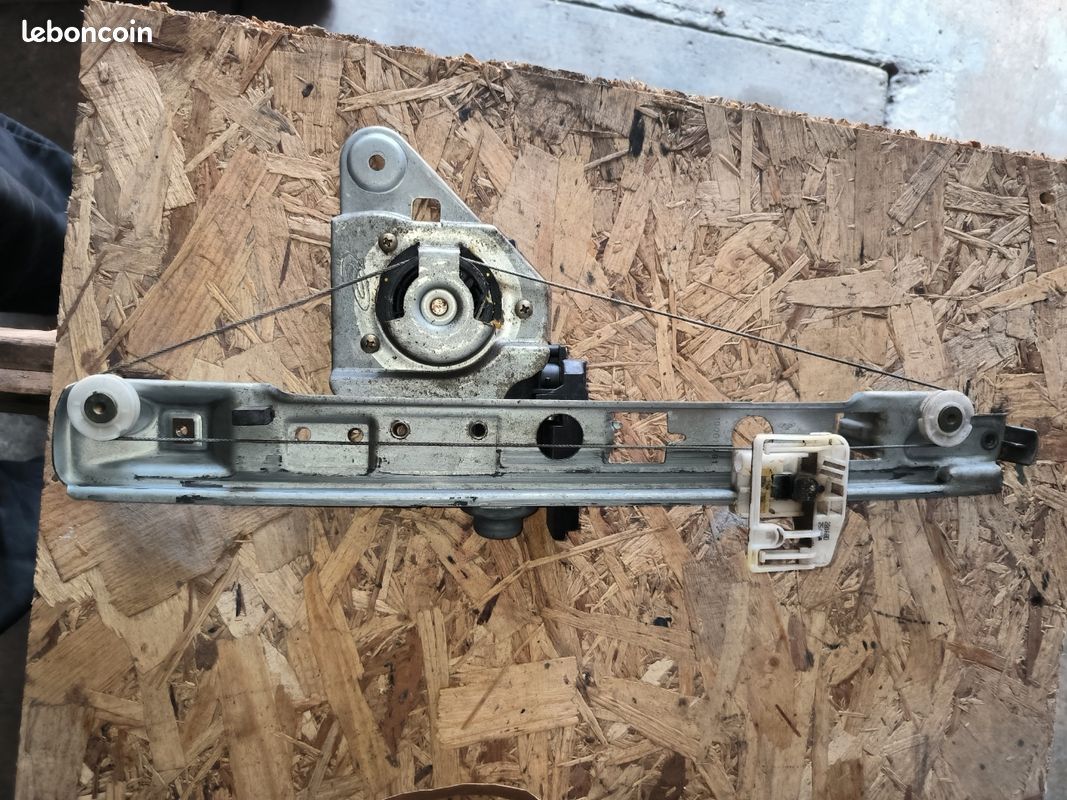 Leve Vitre Electrique Arriere Droit RENAULT MEGANE 4 PHASE 1 Diesel | Dubourg Automobiles