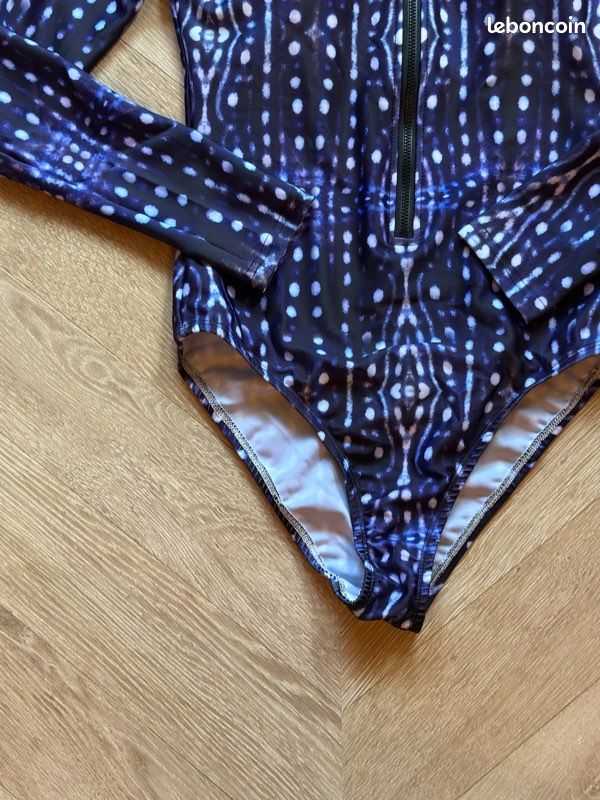Maillot de bain 1 pièce manches longues imprimé requin-baleine neuf – taille S (image 7)