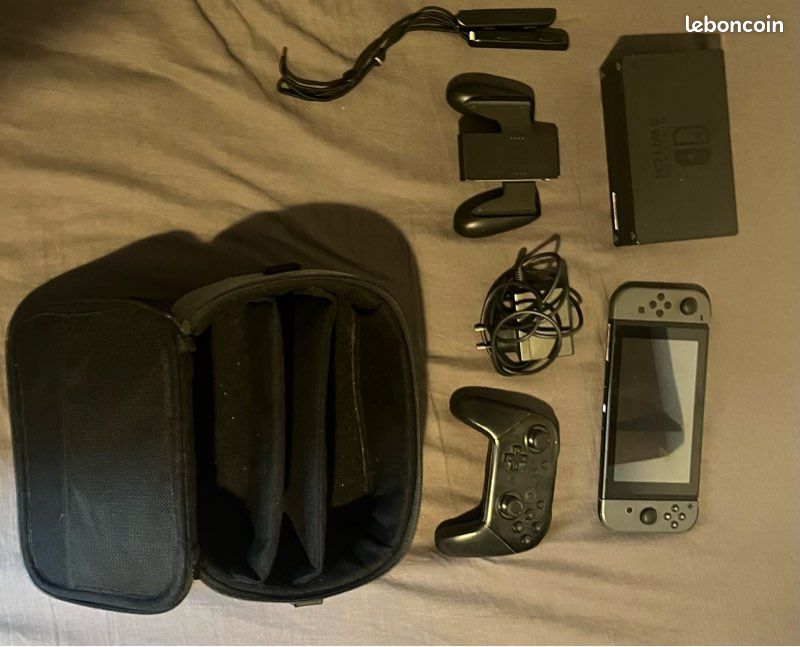 Nintendo Switch complète + manette pro (image 1)